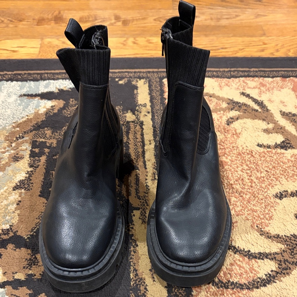 Womens ankle Chelsea Universal Thread chunky boot